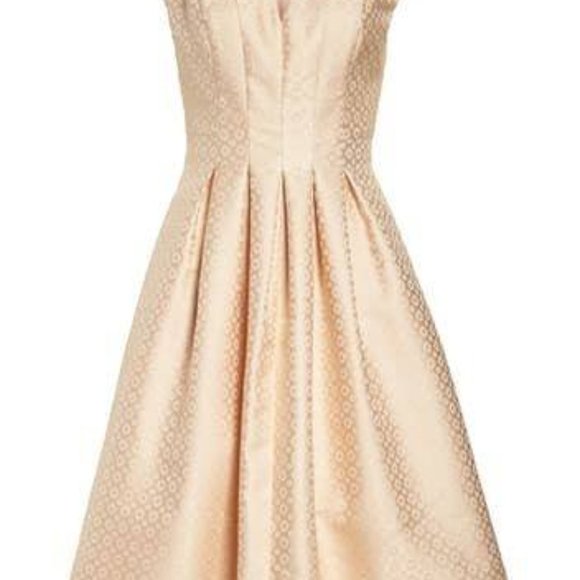 Gal Meets Glam Grace Dress - Picture 4 of 10